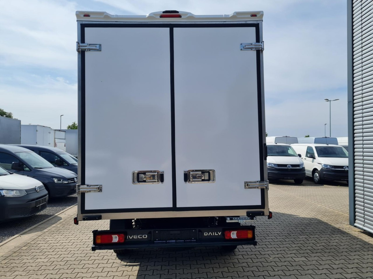 Iveco DAILY 35S18 Koffer Automatik ALU KAMERA NAVI TEMPOMAT - Koffer Transporter: das Bild 5 Iveco DAILY 35S18 Koffer Automatik ALU KAMERA NAVI TEMPOMAT - Koffer Transporter: das Bild 5