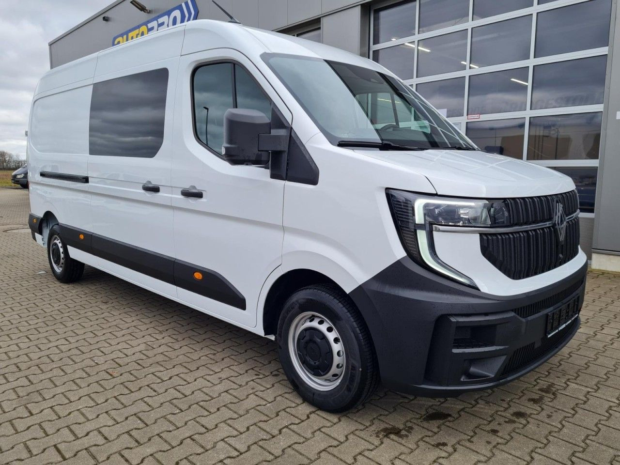 Renault Master 3,5t Kasten Doka dCi 130 L3H2 - Kastenwagen, Transporter mit Doppelkabine: das Bild 3 Renault Master 3,5t Kasten Doka dCi 130 L3H2 - Kastenwagen, Transporter mit Doppelkabine: das Bild 3