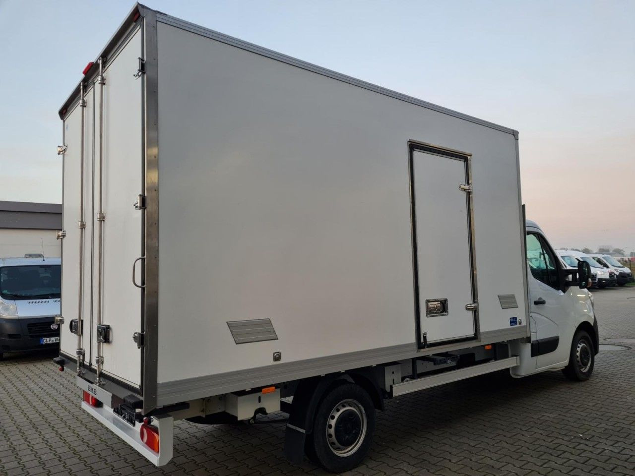 Renault Master 3.5t Möbel Koffer KLIMA LUFTFEDERUNG TEMP - Koffer Transporter: das Bild 4 Renault Master 3.5t Möbel Koffer KLIMA LUFTFEDERUNG TEMP - Koffer Transporter: das Bild 4