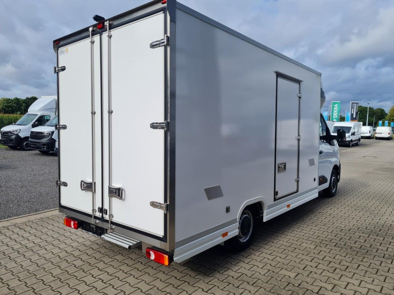 Renault Master New 35 Tiefrahmen Koffer dCi 170 - Koffer Transporter: das Bild 4 Renault Master New 35 Tiefrahmen Koffer dCi 170 - Koffer Transporter: das Bild 4