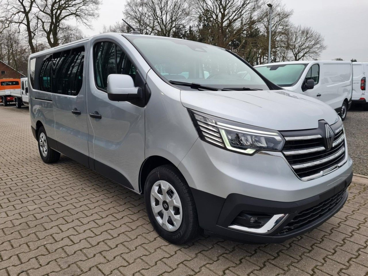 Renault Trafic Kombi 9-Sitze L2 Grand Equilibre KLIMA TE - PKW: das Bild 3 Renault Trafic Kombi 9-Sitze L2 Grand Equilibre KLIMA TE - PKW: das Bild 3