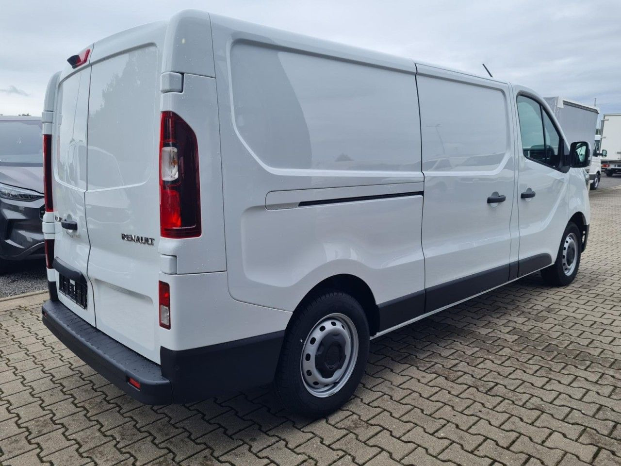 Renault Trafic Kühlkasten 3.0t L2 KLIMA LED NAVI_APP TEM - Kühltransporter: das Bild 4 Renault Trafic Kühlkasten 3.0t L2 KLIMA LED NAVI_APP TEM - Kühltransporter: das Bild 4