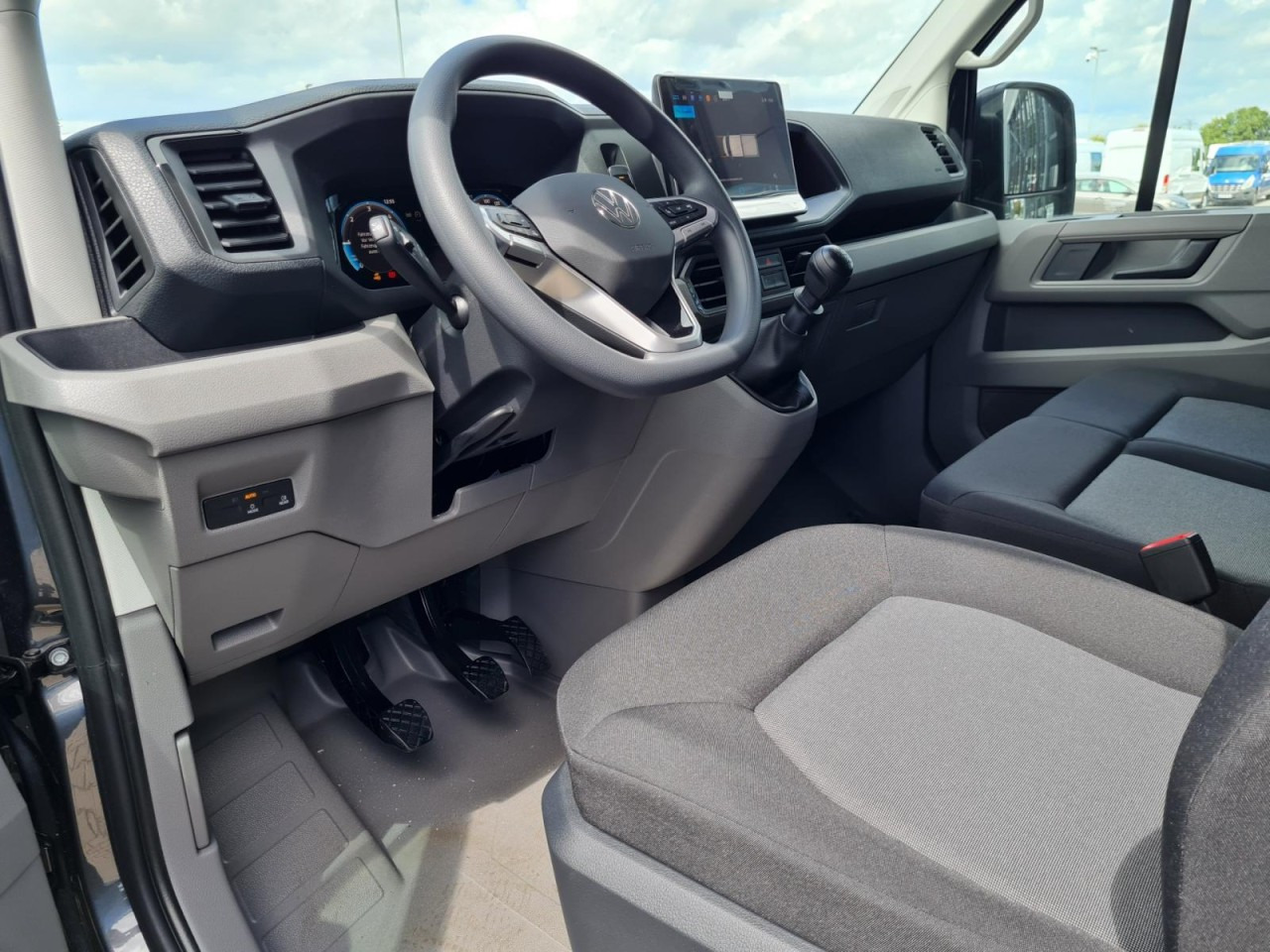 Pritsche Transporter, Transporter mit Doppelkabine Volkswagen Crafter 35 DOKA 7-Sitze Maxi L4 KLIMA TEMPOMAT: das Bild 9 Pritsche Transporter, Transporter mit Doppelkabine Volkswagen Crafter 35 DOKA 7-Sitze Maxi L4 KLIMA TEMPOMAT: das Bild 9