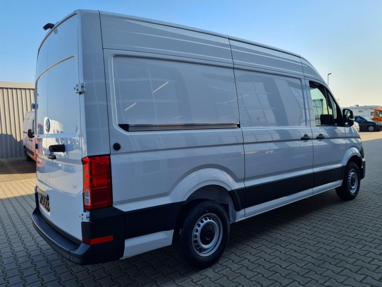 Volkswagen Crafter 35 Kasten MR L3H3 AG KLIMA KAMERA NAVI_A - Kastenwagen: das Bild 4 Volkswagen Crafter 35 Kasten MR L3H3 AG KLIMA KAMERA NAVI_A - Kastenwagen: das Bild 4
