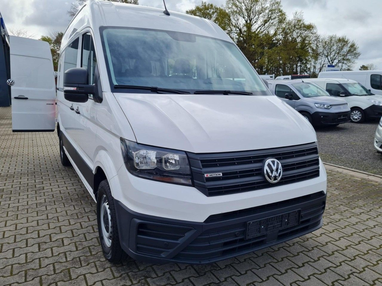 Volkswagen Crafter 35 Kasten PLUS MIXTO DOKA 4motion L3H3 - Kastenwagen, Transporter mit Doppelkabine: das Bild 2 Volkswagen Crafter 35 Kasten PLUS MIXTO DOKA 4motion L3H3 - Kastenwagen, Transporter mit Doppelkabine: das Bild 2