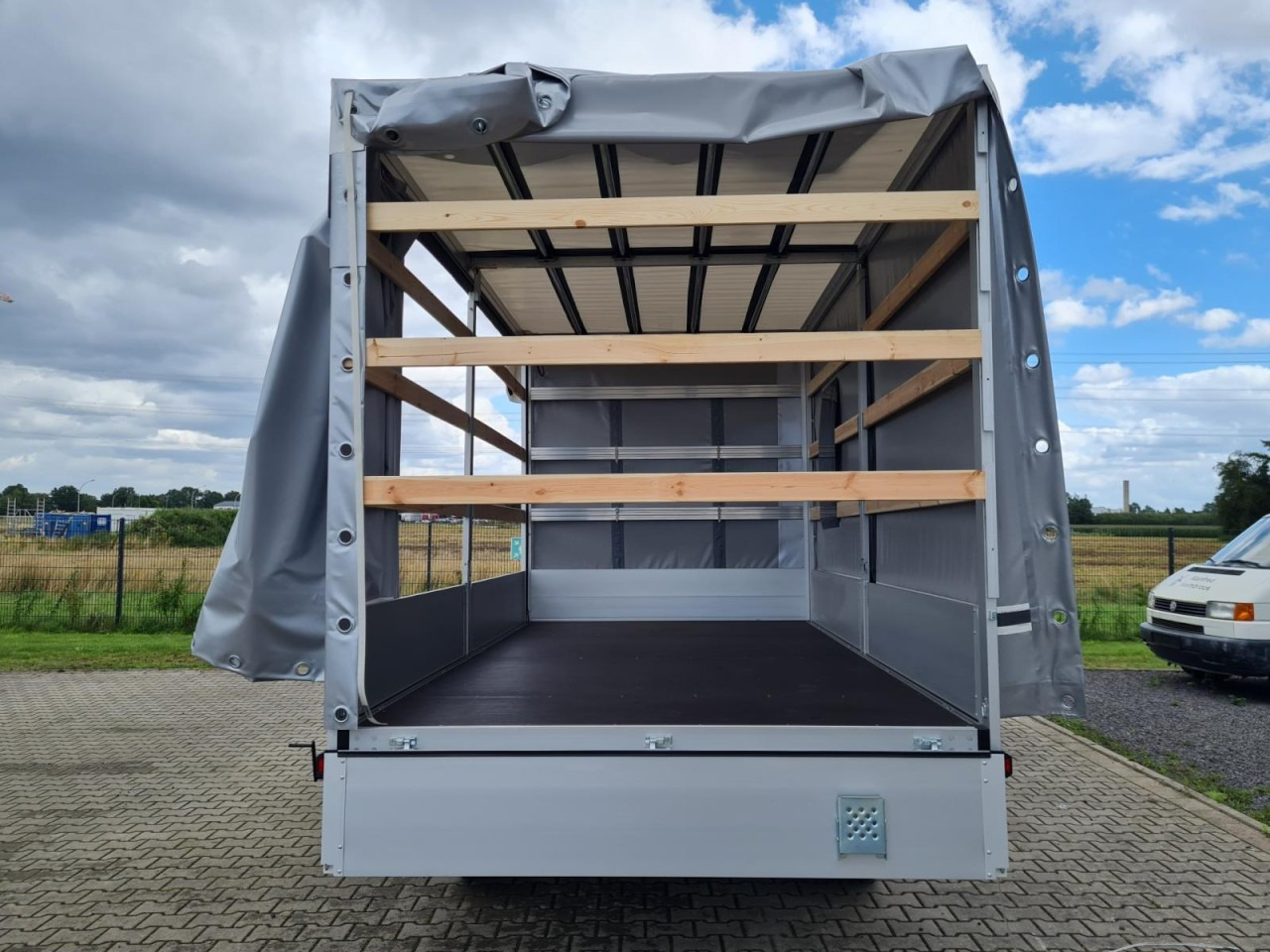 Volkswagen Crafter 35 TDI Pritsche Schiebe Plane ERGO LED TEMPOMAT - Planen Transporter: das Bild 5 Volkswagen Crafter 35 TDI Pritsche Schiebe Plane ERGO LED TEMPOMAT - Planen Transporter: das Bild 5