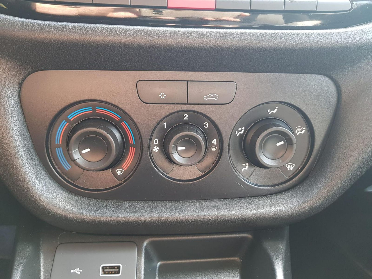 Personentransporter Fiat Doblo Kastenwagen SX 1.3 Klima, Radio mit Nav...: das Bild 16