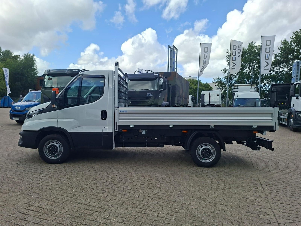 Iveco Daily 35S14A8Y Henschel 3-Seiten Kipper - Pritsche Transporter: das Bild 2 Iveco Daily 35S14A8Y Henschel 3-Seiten Kipper - Pritsche Transporter: das Bild 2