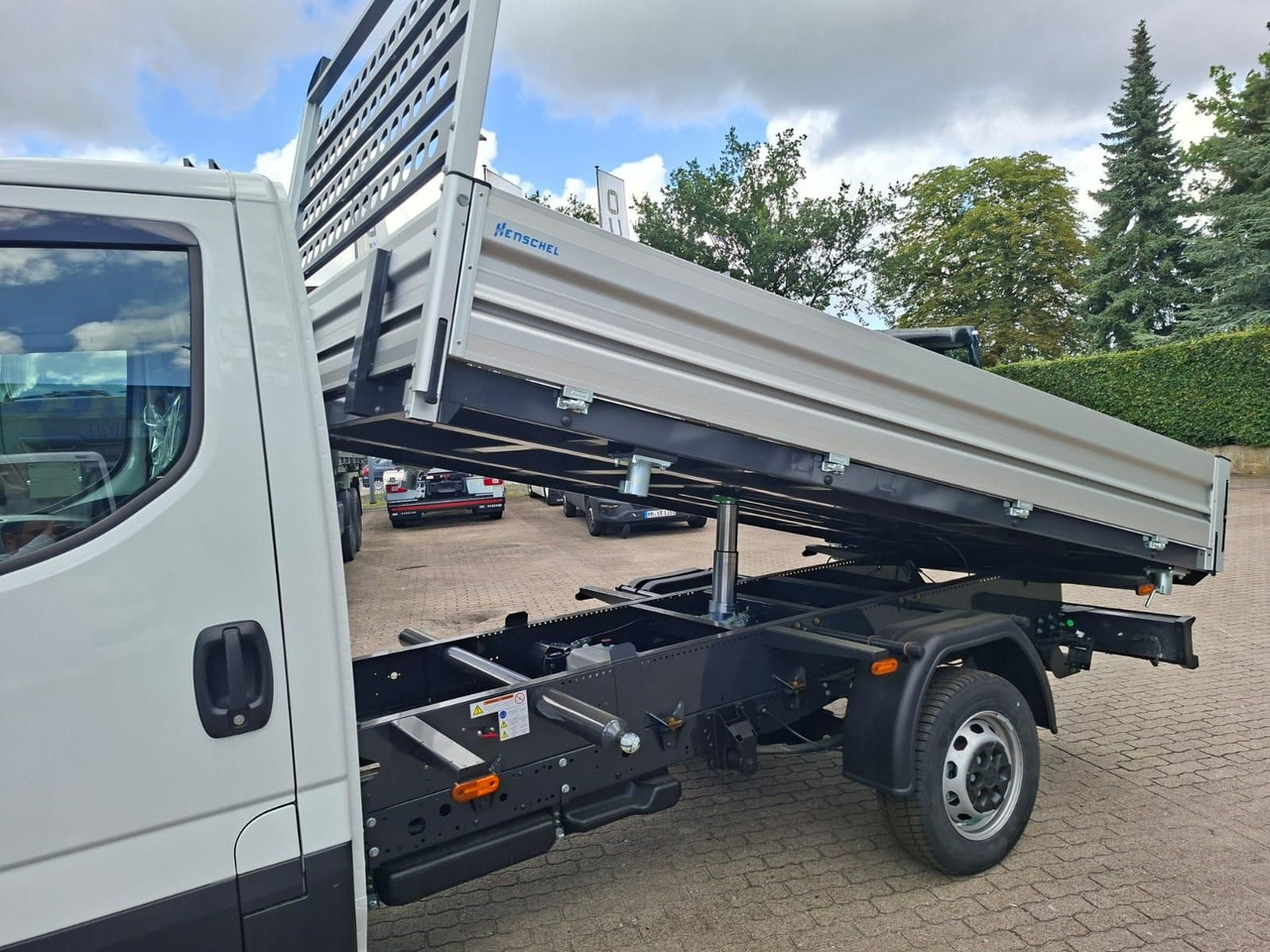 Iveco Daily 35S14A8Y Henschel 3-Seiten Kipper - Pritsche Transporter: das Bild 3 Iveco Daily 35S14A8Y Henschel 3-Seiten Kipper - Pritsche Transporter: das Bild 3