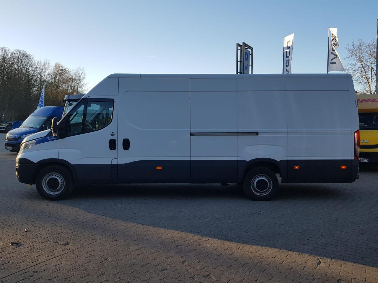 Iveco Daily 35S16SA8 V/P Klima, AHK, Rückfahrkamera... - Kastenwagen: das Bild 2 Iveco Daily 35S16SA8 V/P Klima, AHK, Rückfahrkamera... - Kastenwagen: das Bild 2
