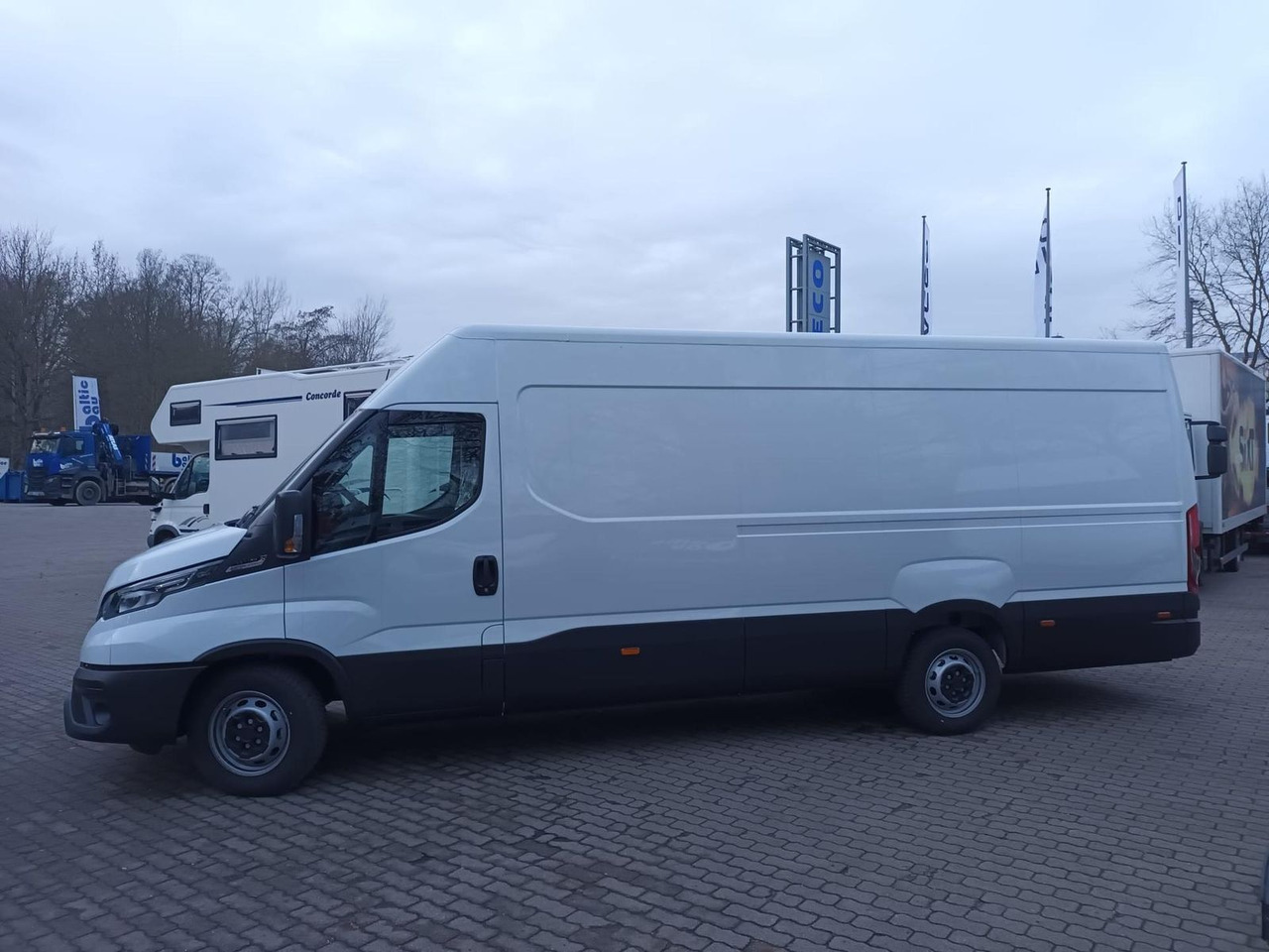 Iveco Daily 35S18HA8V 4100 KLIMA*AHK*RÜCKFAHRKAMERA... - Kastenwagen: das Bild 2 Iveco Daily 35S18HA8V 4100 KLIMA*AHK*RÜCKFAHRKAMERA... - Kastenwagen: das Bild 2