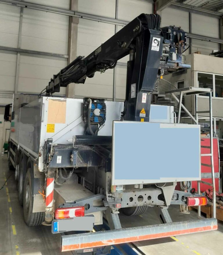 Mercedes Benz Antos 3243 – with crane / mit Kran - Pritsche LKW, Autokran: das Bild 1 Mercedes Benz Antos 3243 – with crane / mit Kran - Pritsche LKW, Autokran: das Bild 1