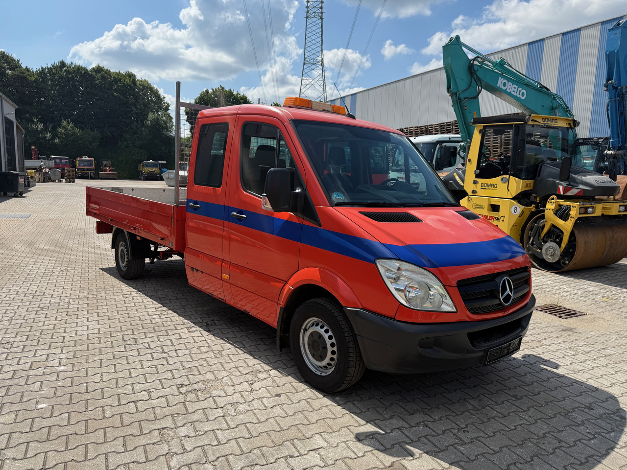 Mercedes-Benz 311 Sprinter Pritsche AHK - Pritsche LKW: das Bild 3 Mercedes-Benz 311 Sprinter Pritsche AHK - Pritsche LKW: das Bild 3