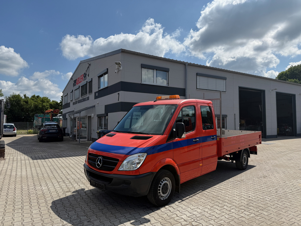 Mercedes-Benz 311 Sprinter Pritsche AHK - Pritsche LKW: das Bild 2 Mercedes-Benz 311 Sprinter Pritsche AHK - Pritsche LKW: das Bild 2
