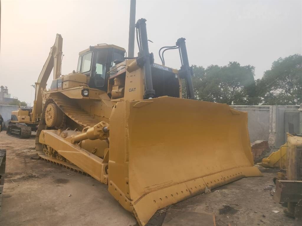 Caterpillar D 9 N - Bulldozer: das Bild 2 Caterpillar D 9 N - Bulldozer: das Bild 2