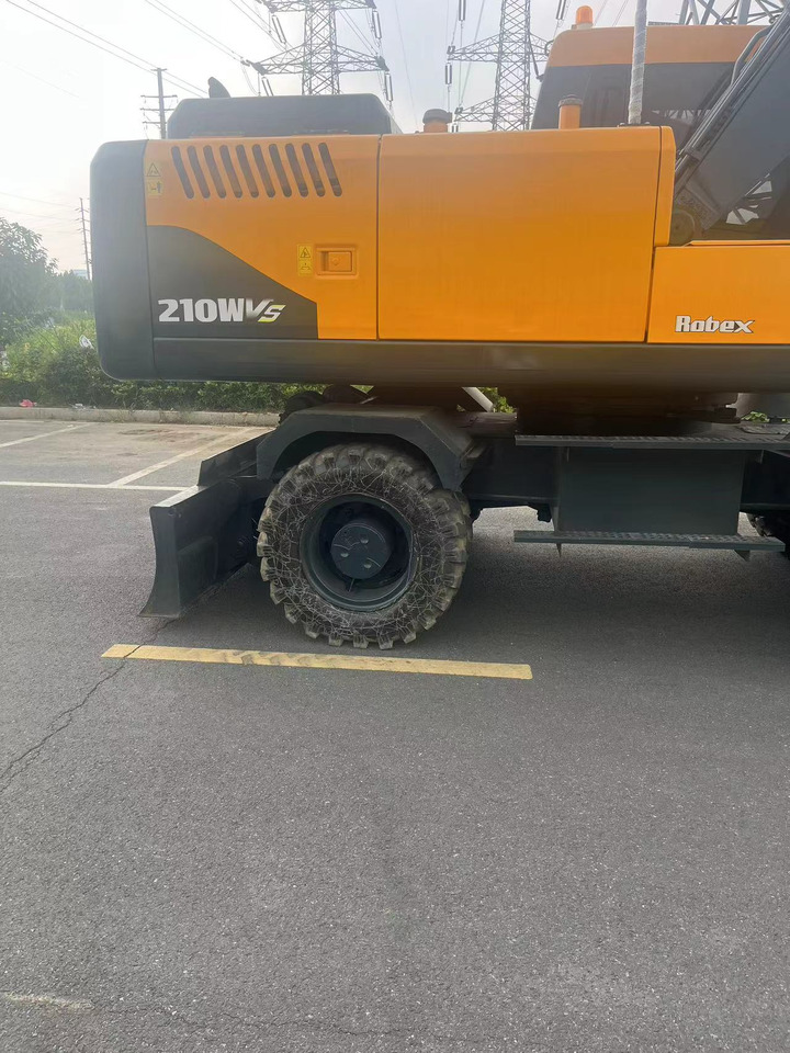 HYUNDAI R210W - Mobilbagger: das Bild 4 HYUNDAI R210W - Mobilbagger: das Bild 4