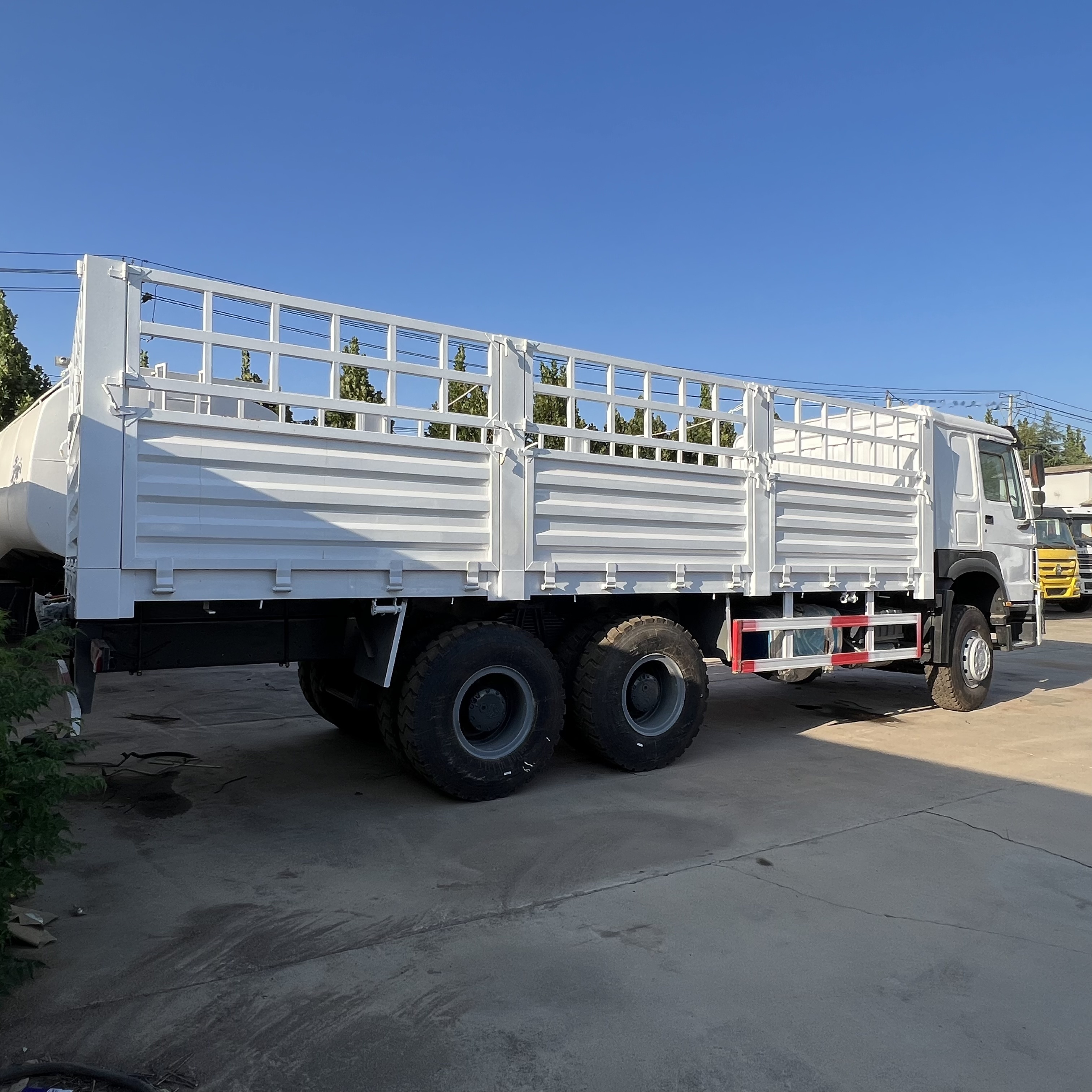 Sinotruk HOWO 371 6*4 Fence Truck - Pritsche LKW: das Bild 4 Sinotruk HOWO 371 6*4 Fence Truck - Pritsche LKW: das Bild 4