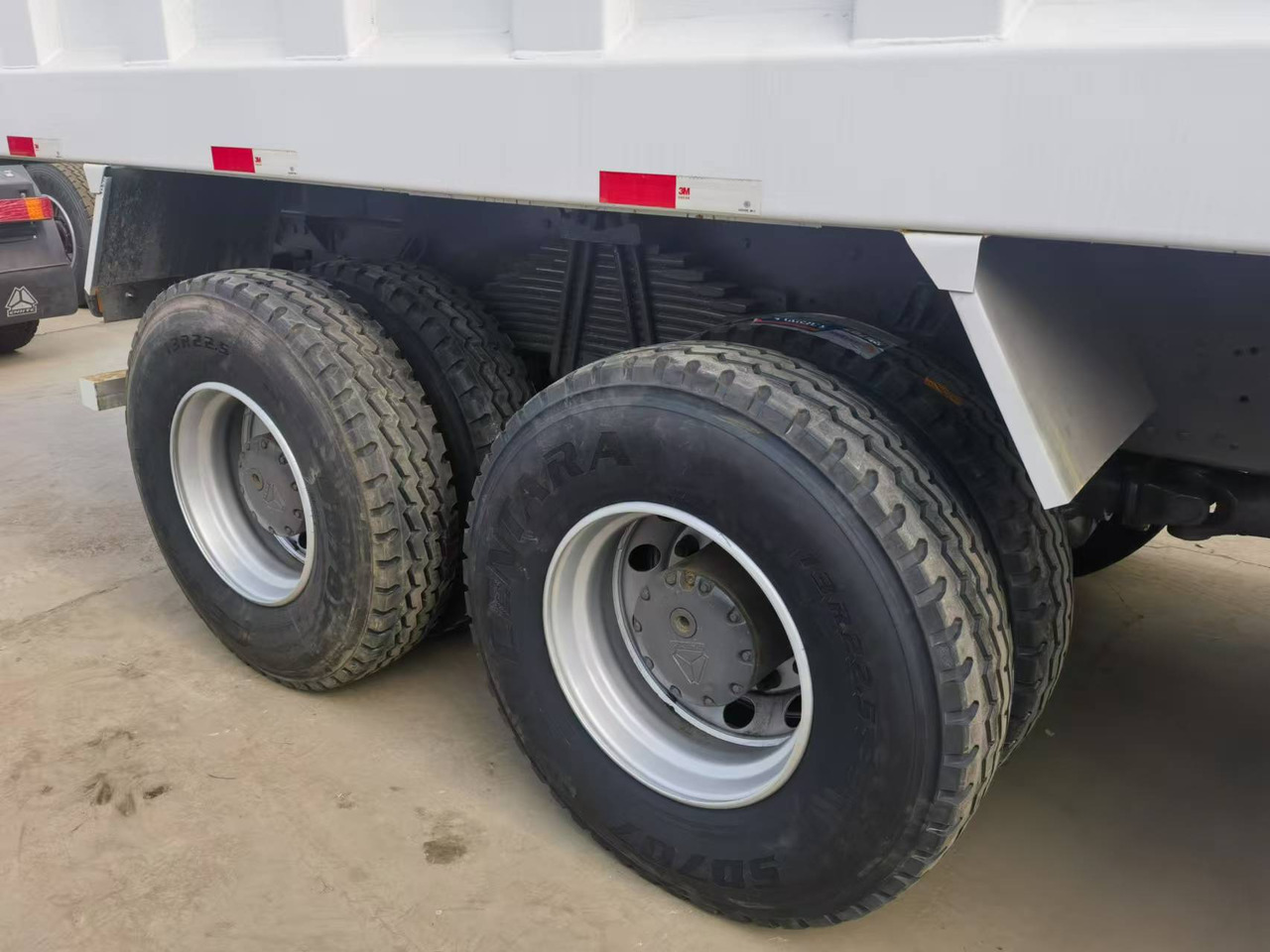 Sinotruk HOWO 375 6*4 Dump truck - Kipper: das Bild 4 Sinotruk HOWO 375 6*4 Dump truck - Kipper: das Bild 4