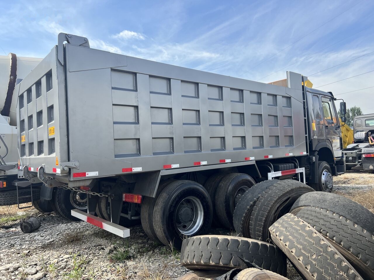 Sinotruk HOWO 375 6*4 Dump truck - Kipper: das Bild 4 Sinotruk HOWO 375 6*4 Dump truck - Kipper: das Bild 4