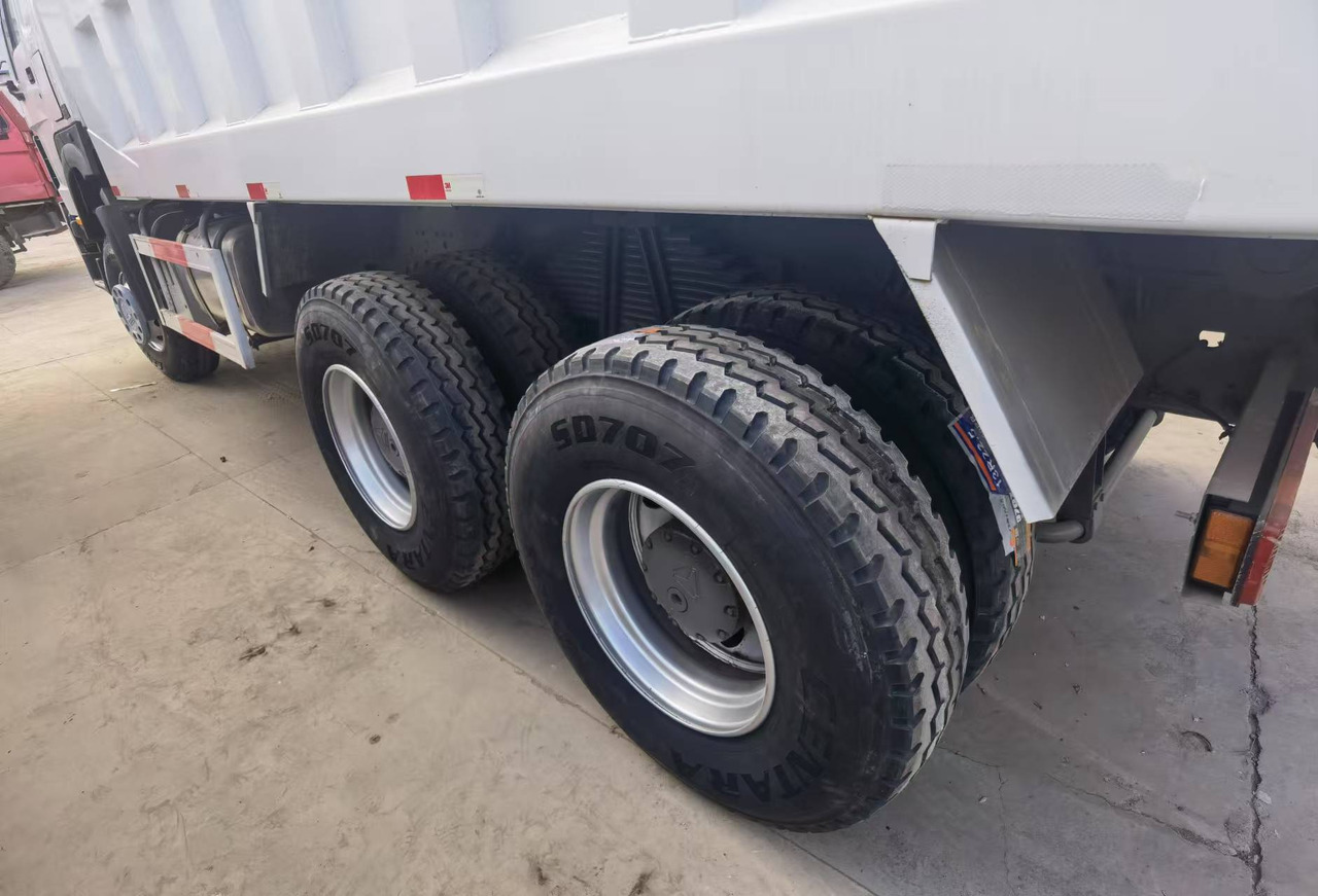Sinotruk HOWO 375 6*4 Dump truck - Kipper: das Bild 2 Sinotruk HOWO 375 6*4 Dump truck - Kipper: das Bild 2
