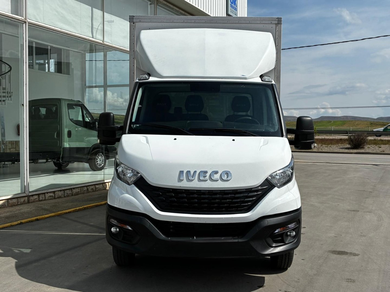 Caja cerrada IVECO 35C16 3.0 20m3 - Koffer Transporter: das Bild 2 Caja cerrada IVECO 35C16 3.0 20m3 - Koffer Transporter: das Bild 2