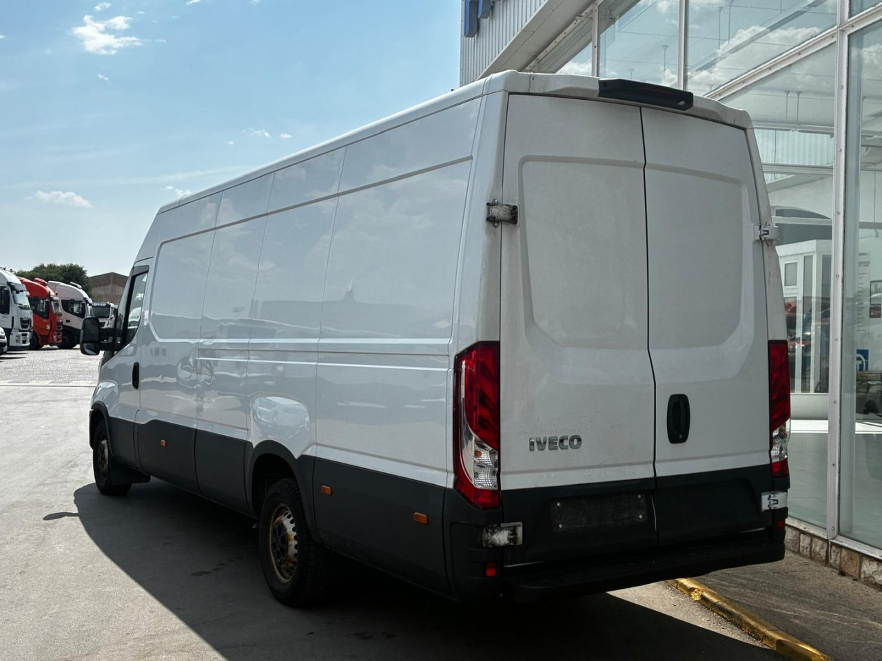 Furgón IVECO 35S14 V 16m3 - Kastenwagen: das Bild 4 Furgón IVECO 35S14 V 16m3 - Kastenwagen: das Bild 4