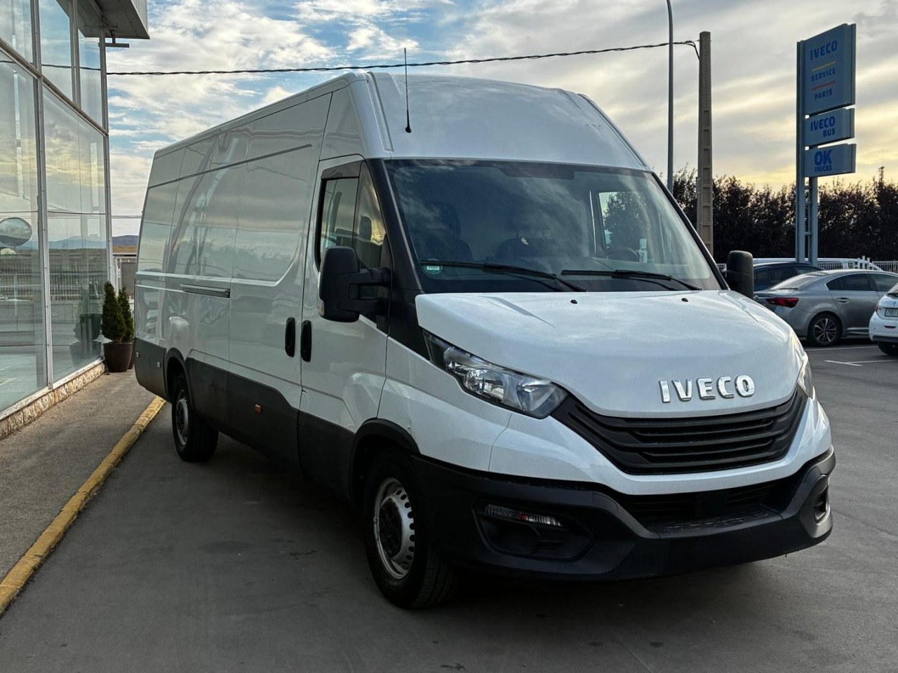Furgón IVECO 35S14 V 16m3 - Kastenwagen: das Bild 3 Furgón IVECO 35S14 V 16m3 - Kastenwagen: das Bild 3