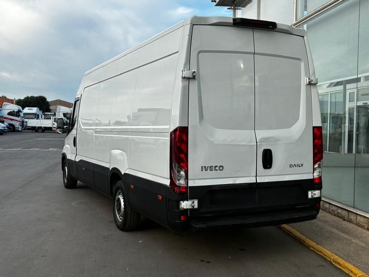 Furgón IVECO 35S14 V 16m3 - Kastenwagen: das Bild 4 Furgón IVECO 35S14 V 16m3 - Kastenwagen: das Bild 4