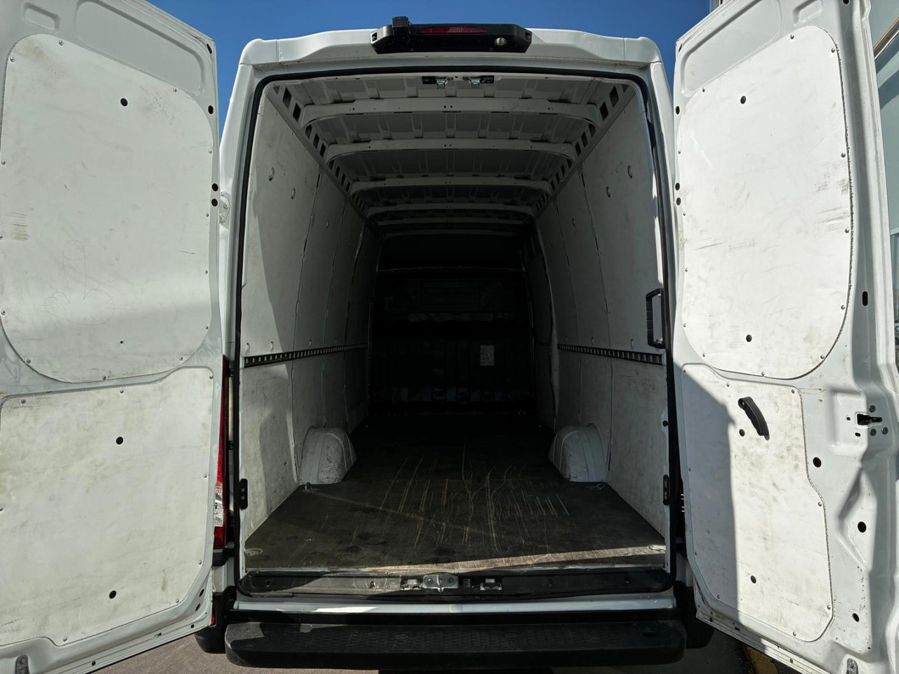 Furgón IVECO 35S14 V 16m3 - Kastenwagen: das Bild 4 Furgón IVECO 35S14 V 16m3 - Kastenwagen: das Bild 4