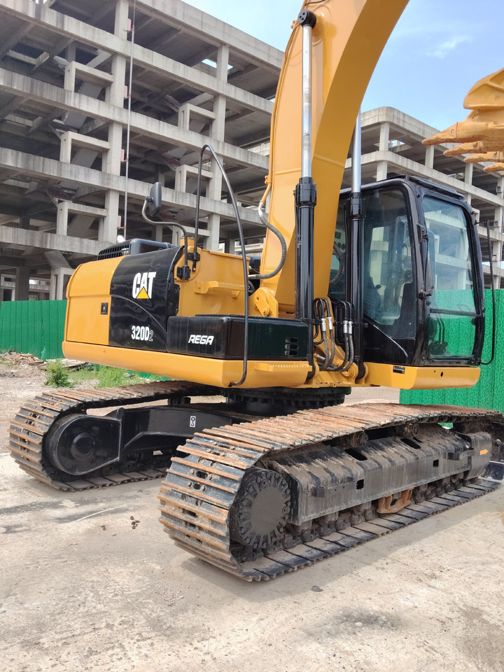CATERPILLAR 320D2L with C7.1 ENGINE CAT 320D2 L 320 D 2 L C 7.1 ENGINE - Kettenbagger: das Bild 2 CATERPILLAR 320D2L with C7.1 ENGINE CAT 320D2 L 320 D 2 L C 7.1 ENGINE - Kettenbagger: das Bild 2