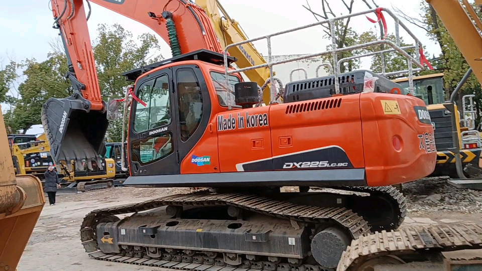 DOOSAN DX225 LC - 9C - Kettenbagger: das Bild 1 DOOSAN DX225 LC - 9C - Kettenbagger: das Bild 1