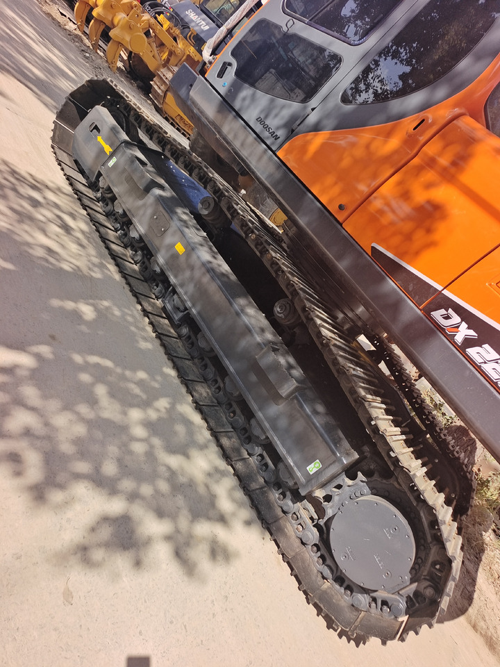 DOOSAN DX225LCA - Kettenbagger: das Bild 2 DOOSAN DX225LCA - Kettenbagger: das Bild 2