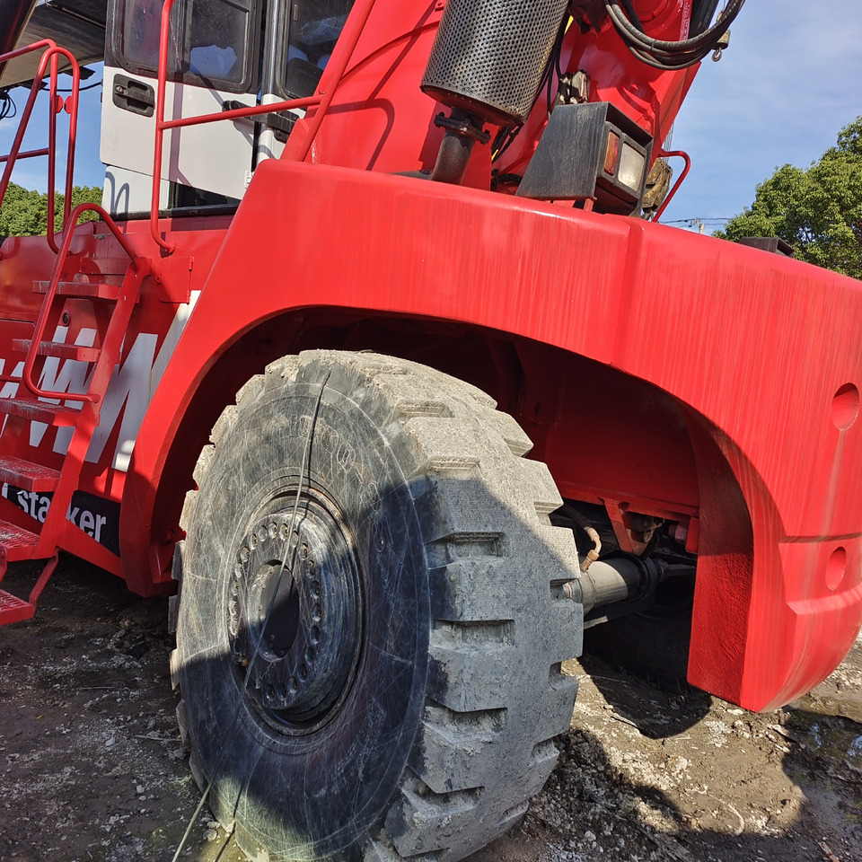 FANTUZZI CS 45 KMHD 45 TON CONTAINER REACH CRANE - Reach stacker: das Bild 5 FANTUZZI CS 45 KMHD 45 TON CONTAINER REACH CRANE - Reach stacker: das Bild 5
