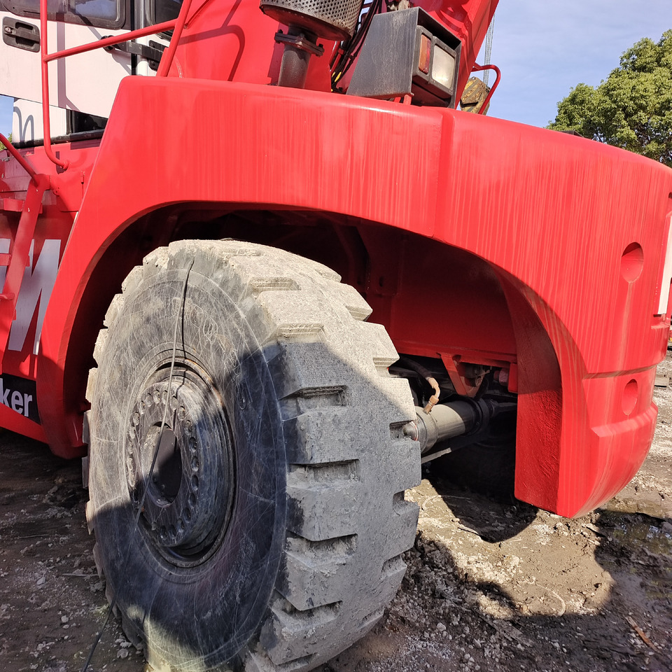 FANTUZZI CS 45 KMHD 45 TON CONTAINER REACH CRANE - Reach stacker: das Bild 2 FANTUZZI CS 45 KMHD 45 TON CONTAINER REACH CRANE - Reach stacker: das Bild 2