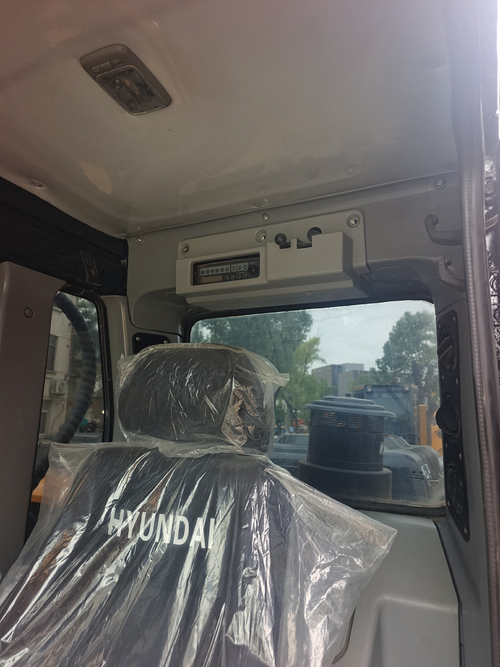 HYUNDAI 220-9S - Kettenbagger: das Bild 3 HYUNDAI 220-9S - Kettenbagger: das Bild 3