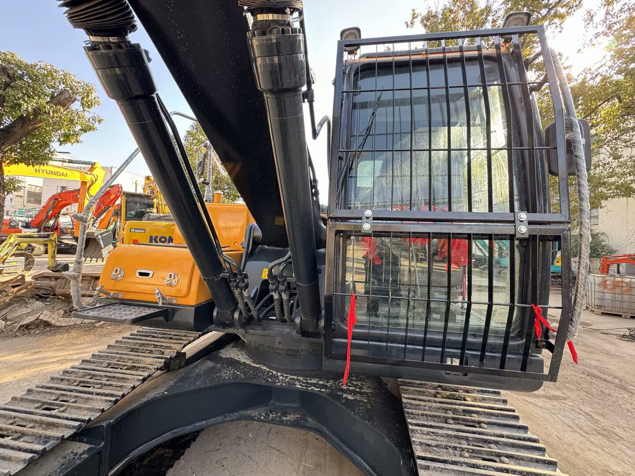 Kettenbagger HYUNDAI 220LC-9S: das Bild 1