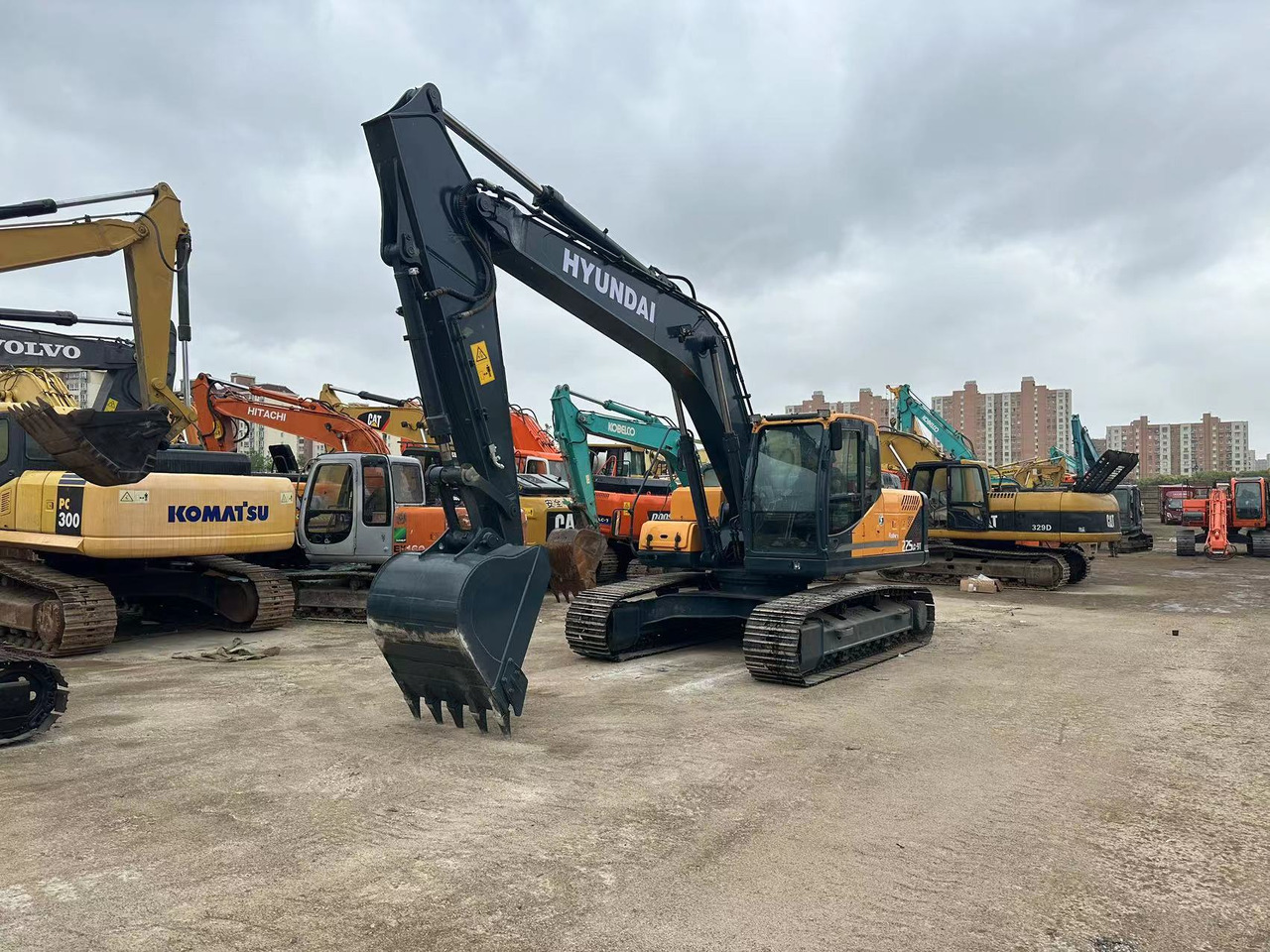 HYUNDAI 225LC-9T - Kettenbagger: das Bild 2 HYUNDAI 225LC-9T - Kettenbagger: das Bild 2