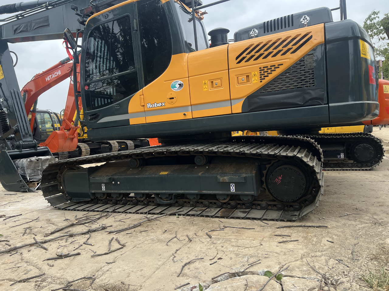 HYUNDAI HX220HD BROADEN TRACK SHOES - Kettenbagger: das Bild 2 HYUNDAI HX220HD BROADEN TRACK SHOES - Kettenbagger: das Bild 2