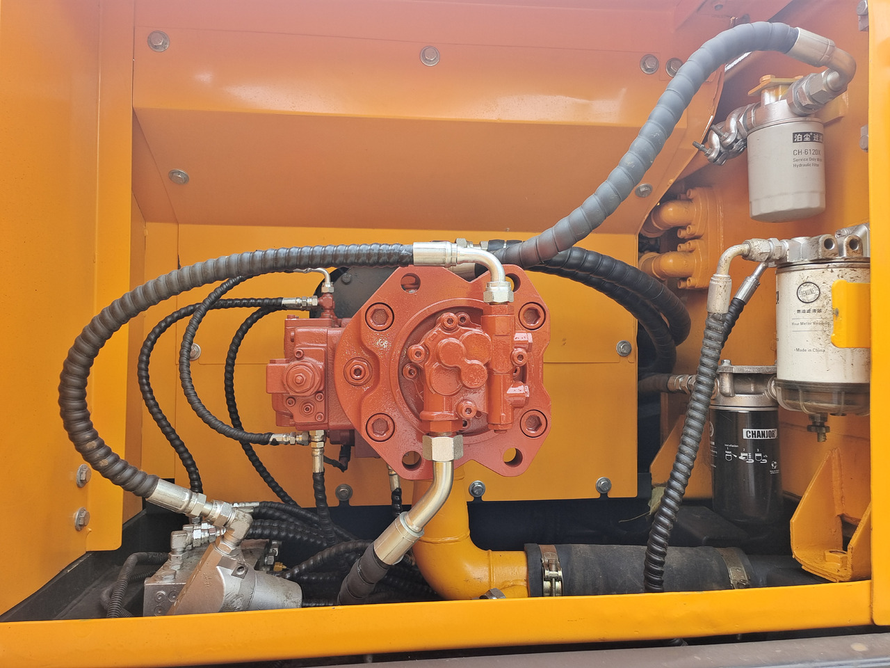 HYUNDAI HX220HD - Kettenbagger: das Bild 5 HYUNDAI HX220HD - Kettenbagger: das Bild 5