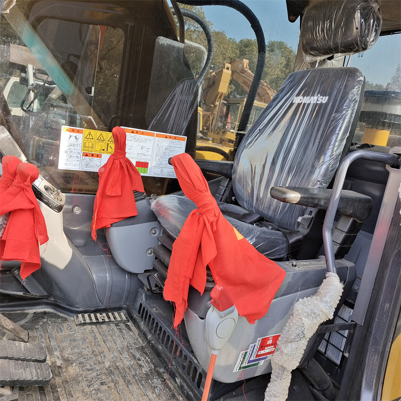 Kettenbagger KOMATSU PC 220-8 N1: das Bild 17
