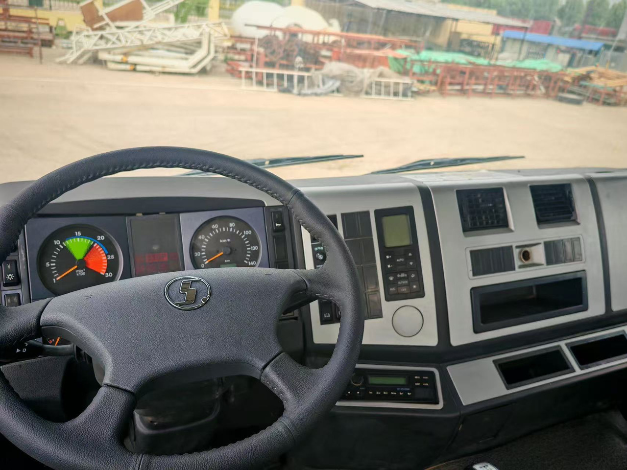 SHACMAN F3000 8*4 DUMP TRUCK - Kipper: das Bild 5 SHACMAN F3000 8*4 DUMP TRUCK - Kipper: das Bild 5