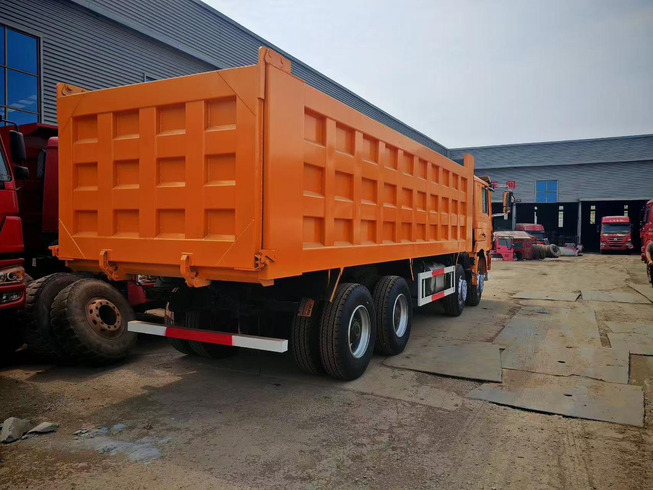 SHACMAN F3000 8*4 DUMP TRUCK - Kipper: das Bild 4 SHACMAN F3000 8*4 DUMP TRUCK - Kipper: das Bild 4