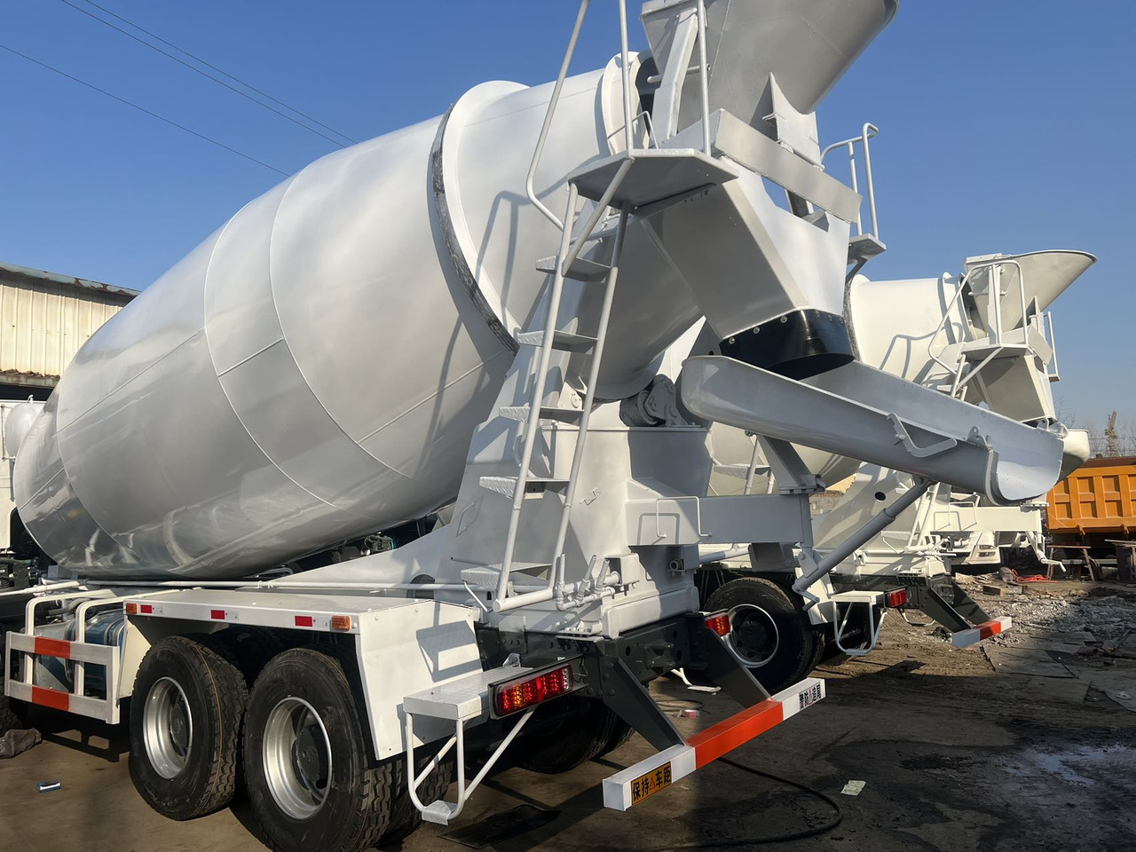 SINOTRUK HOWO 16 CBM CAPACITY - Fahrmischer: das Bild 5 SINOTRUK HOWO 16 CBM CAPACITY - Fahrmischer: das Bild 5