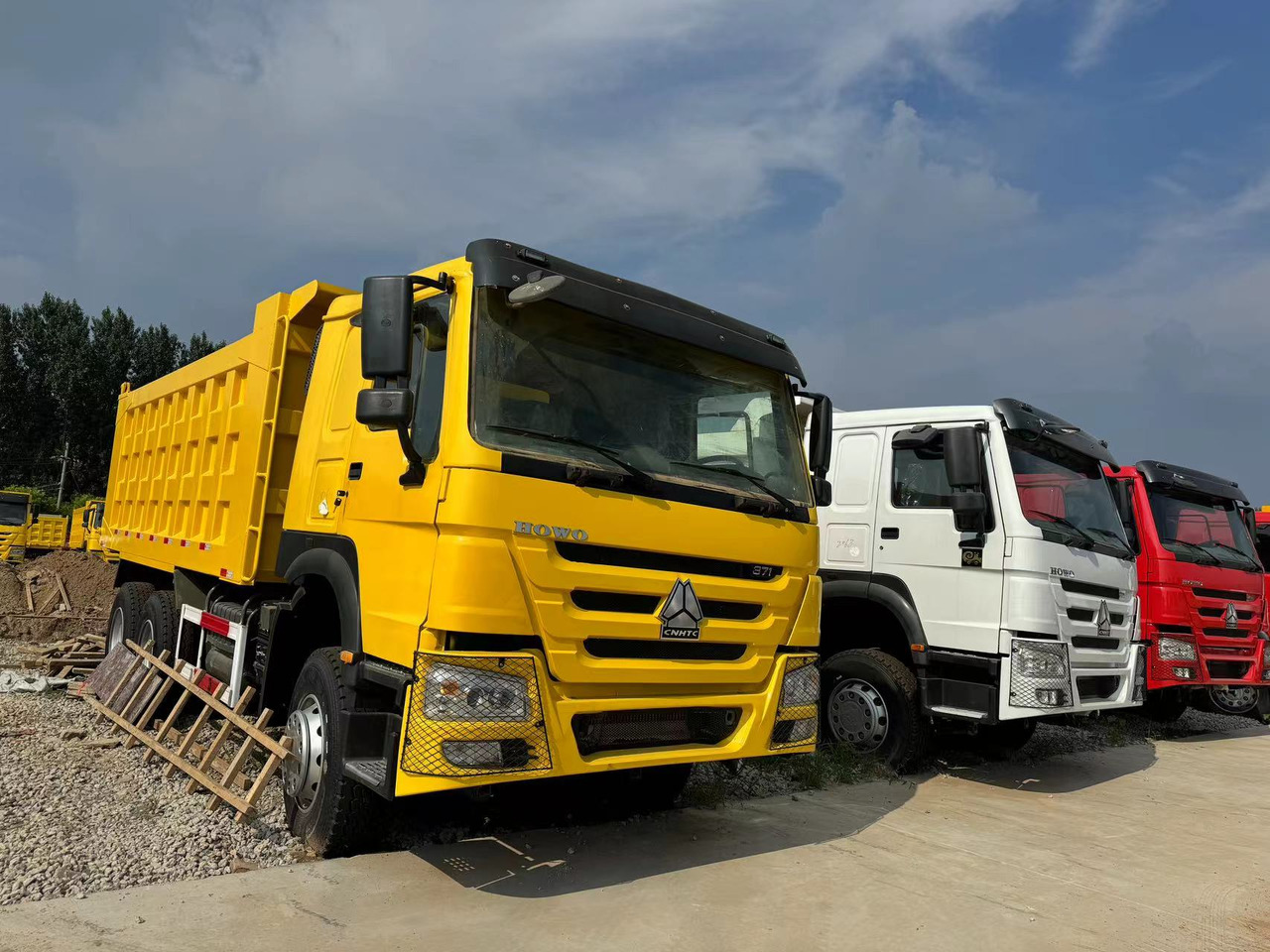 SINOTRUK HOWO 6*4 8*4 DUMP TRUCK - Kipper: das Bild 2 SINOTRUK HOWO 6*4 8*4 DUMP TRUCK - Kipper: das Bild 2