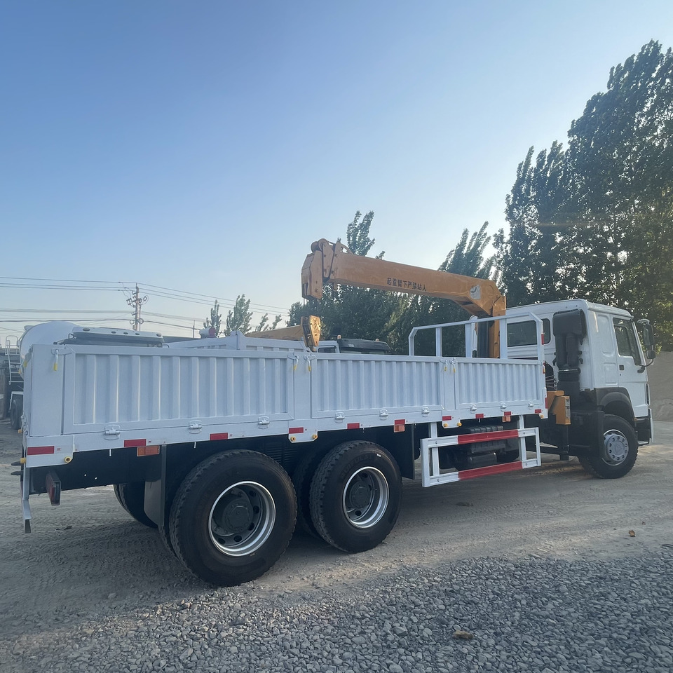 SINOTRUK HOWO 8 TON CRANE TRUCK - Autokran: das Bild 1 SINOTRUK HOWO 8 TON CRANE TRUCK - Autokran: das Bild 1