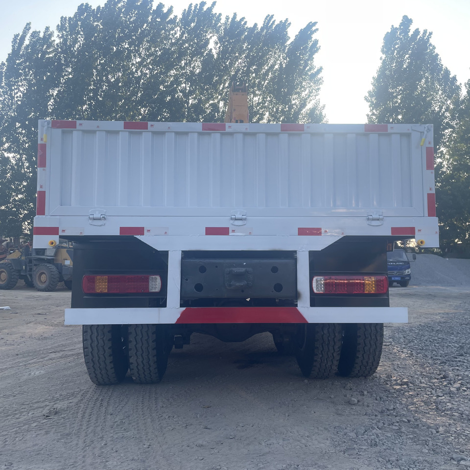 SINOTRUK HOWO 8 TON CRANE TRUCK - Autokran: das Bild 4 SINOTRUK HOWO 8 TON CRANE TRUCK - Autokran: das Bild 4