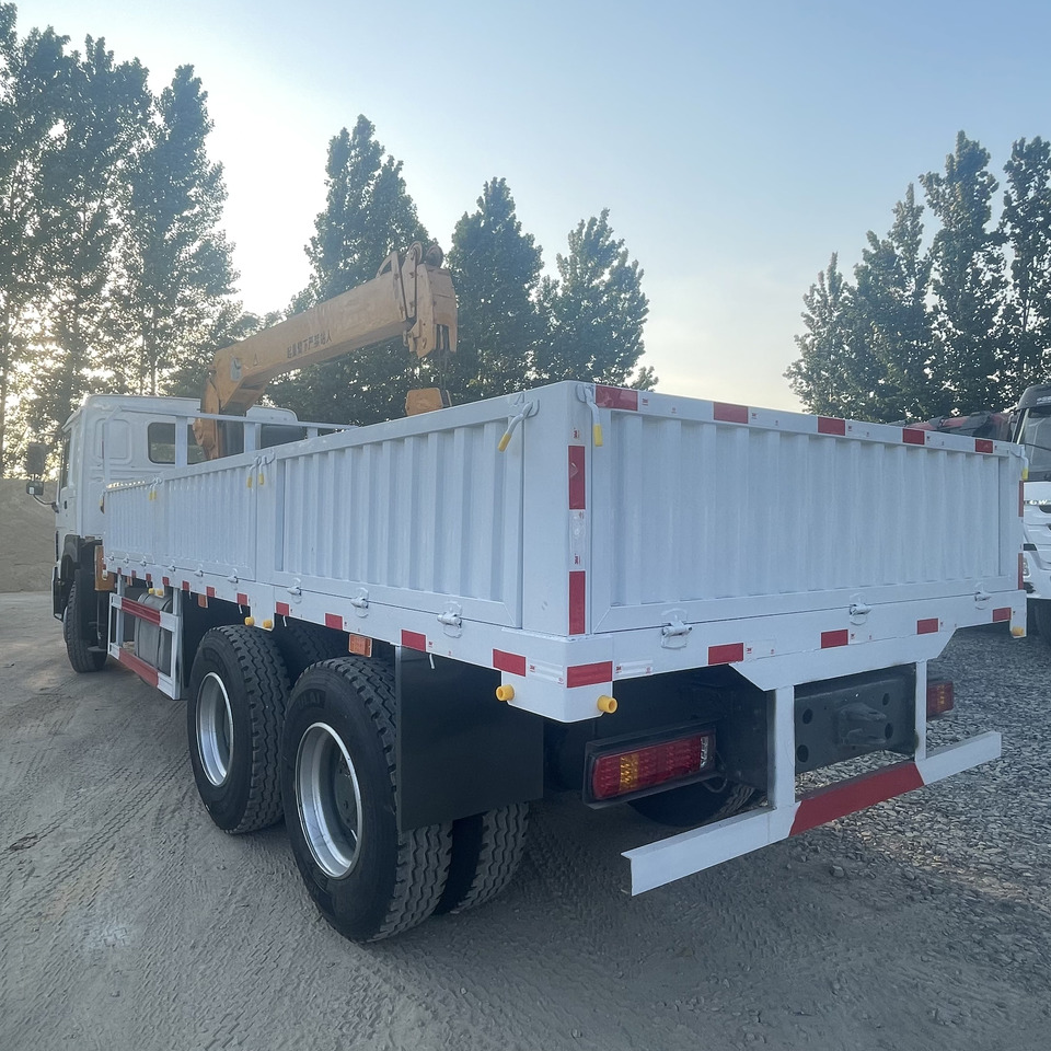 SINOTRUK HOWO 8 TON CRANE TRUCK - Autokran: das Bild 3 SINOTRUK HOWO 8 TON CRANE TRUCK - Autokran: das Bild 3