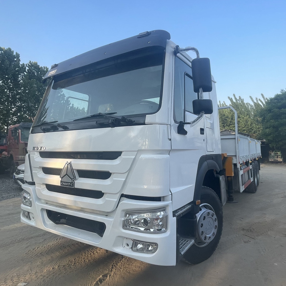 SINOTRUK HOWO 8 TON CRANE TRUCK - Autokran: das Bild 5 SINOTRUK HOWO 8 TON CRANE TRUCK - Autokran: das Bild 5