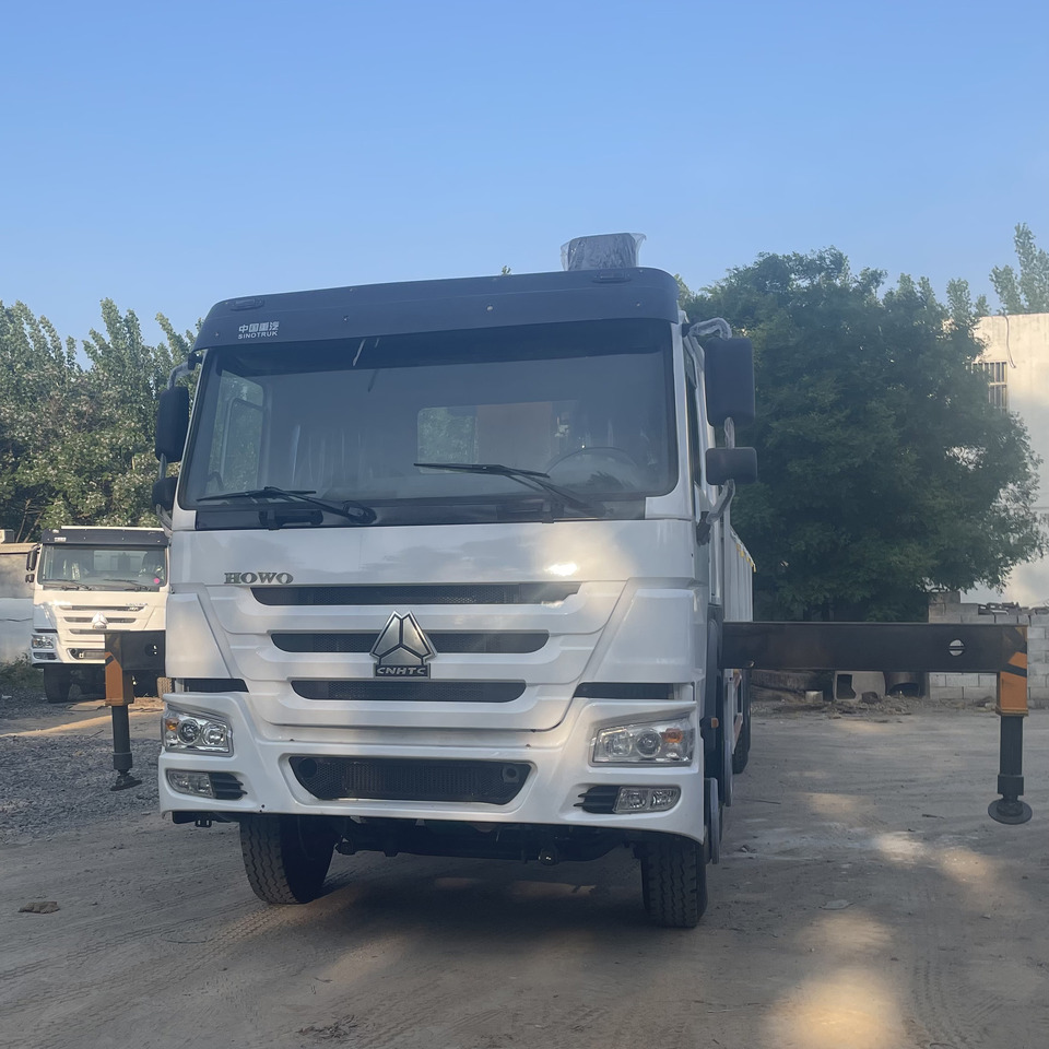SINOTRUK HOWO 8 TON TRUCK-MOUNTED CRANE - Autokran: das Bild 2 SINOTRUK HOWO 8 TON TRUCK-MOUNTED CRANE - Autokran: das Bild 2