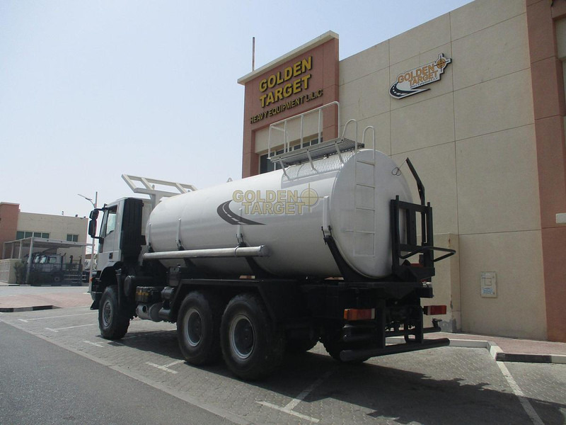 Iveco TRAKKER 380 - Tankwagen: das Bild 4 Iveco TRAKKER 380 - Tankwagen: das Bild 4